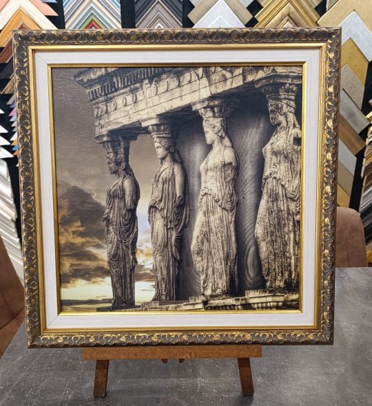 Καρυάτιδες – Χαραυγή