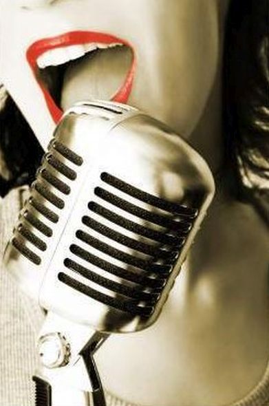 Τραγουδίστρια